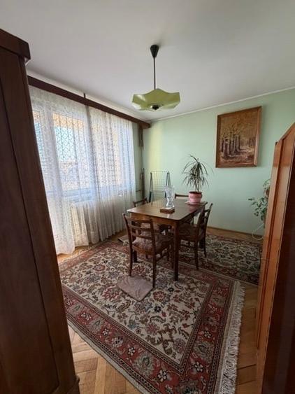Apartament cu 3 camere semidecomandat, mobilat în Ultracentral