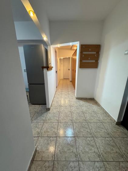 Se închiriază apartament 3 camere  - 12