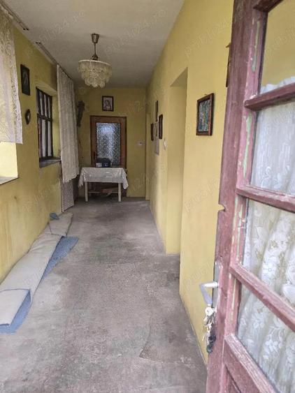 Vand casa loc SUMUGIU, sc 200 mp , parte casa noua la rosu , teren 2670 mp, la sosea, front mare - 13