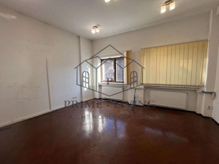 VILA INTERBELICĂ LA INCHIRIERE IN ZONA 1 MAI - 15