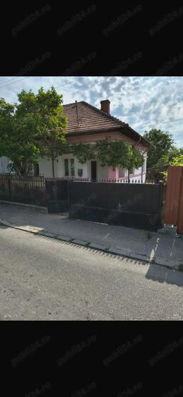 Casa de vanzare zona centrala 1 mai - 4