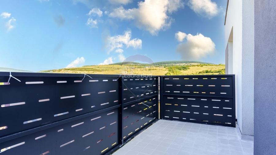 De vanzare duplex modern cu 4 camere, gradina si garaj, Baciu (Petrom)