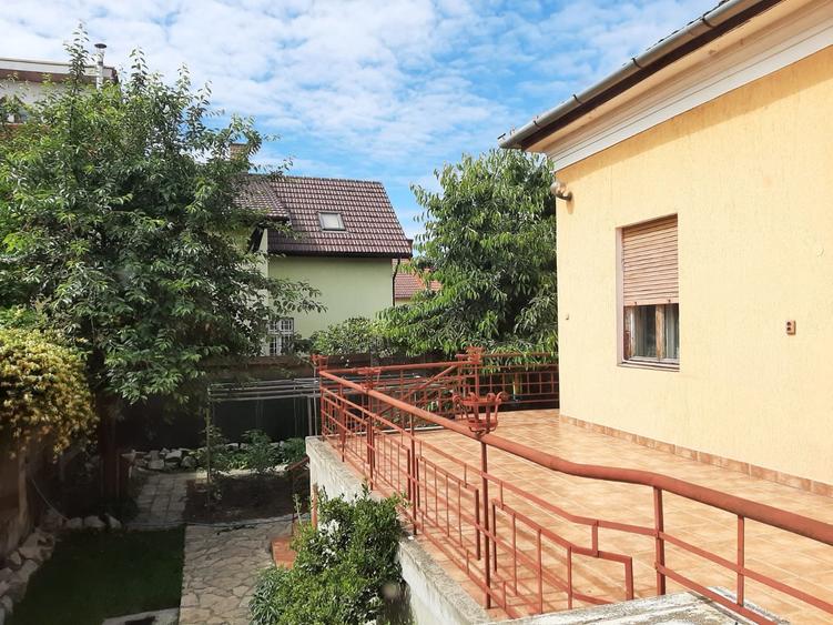 Casa centrala singur in curte - 7