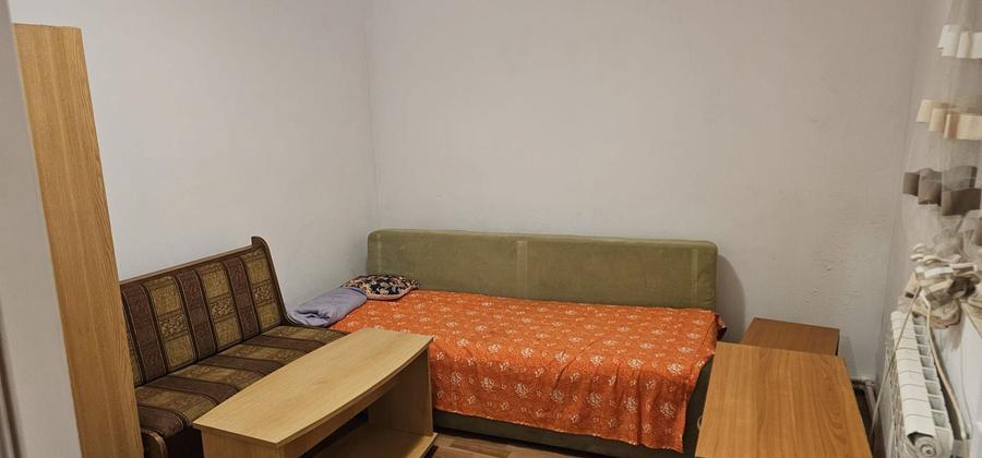 Inchiriez garsoniera la curte - 2