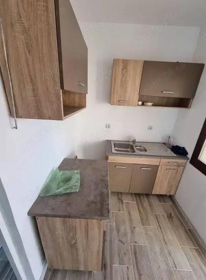 A 38 Proprietarul vinde 2 case cu 510 mp teren in ?erbane?ti Bacau - 6