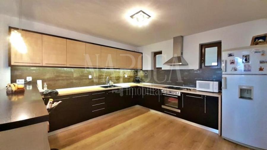 Casa 5 camere de vanzare in Floresti