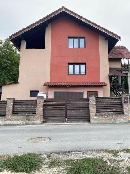 Vila compusa din doua apartamente sau schimb +diferenta cu apartament - 1