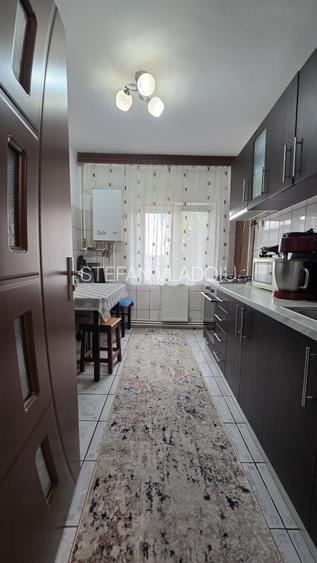 Apartament de 3 camere, decomandat, zona Tractorul . Aluminiului/ independentei