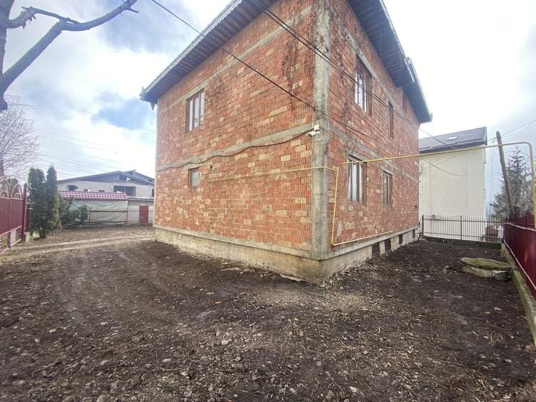 Vand / Schimb Casa la rosu 350 mp Falticeni - 6