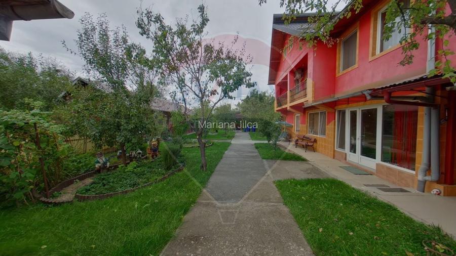 Casa / Vila cu 16 camere de vanzare in zona Bobalna