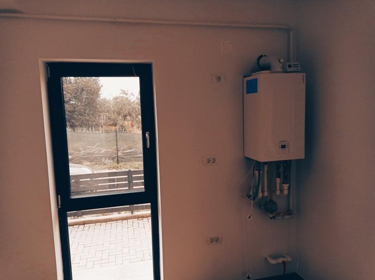 Duplex cu 4 camere cu Canalizare în Central