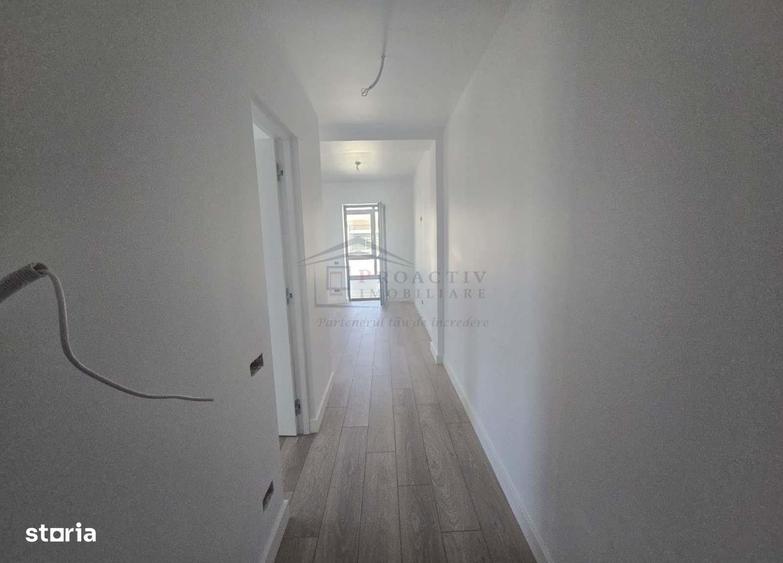 Spațiu comercial, de 638 mp, în Roșu