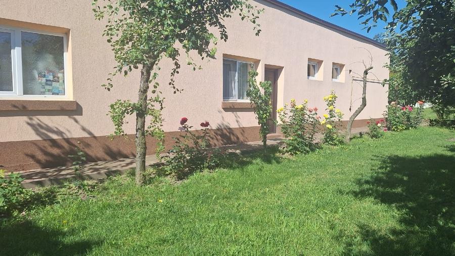 Casă individuală cu 4 camere cu Canalizare în Faraoani