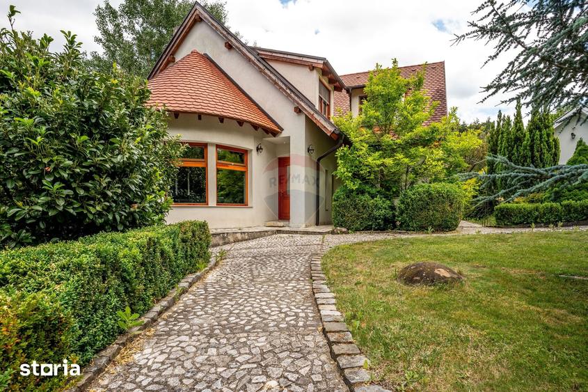 Casă cu 6 camere cu Teren 5955 Mp în Mănăștur