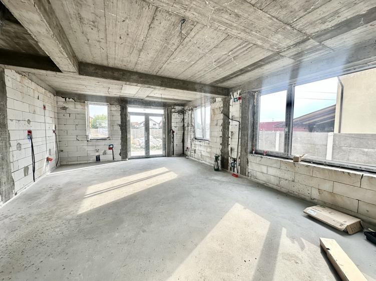 Duplex cu 5 camere cu Canalizare în Moșnița Nouă