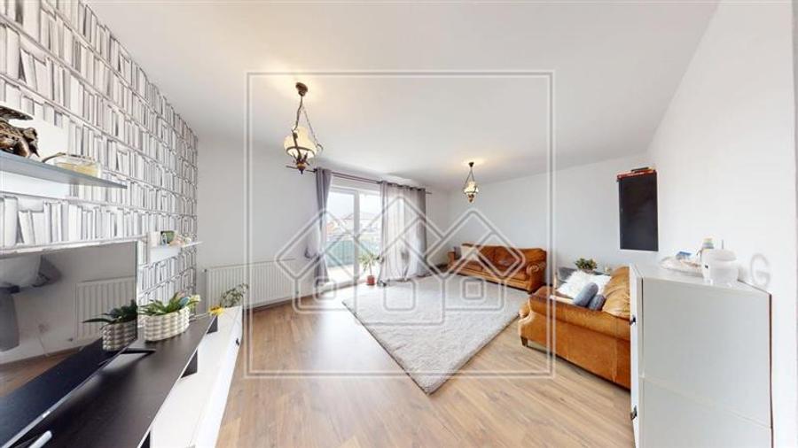 Apartament cu 3 camere decomandat în Șelimbăr