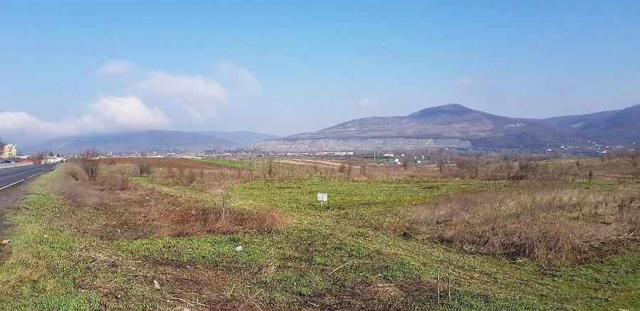 Teren de 5790 mp, în Central