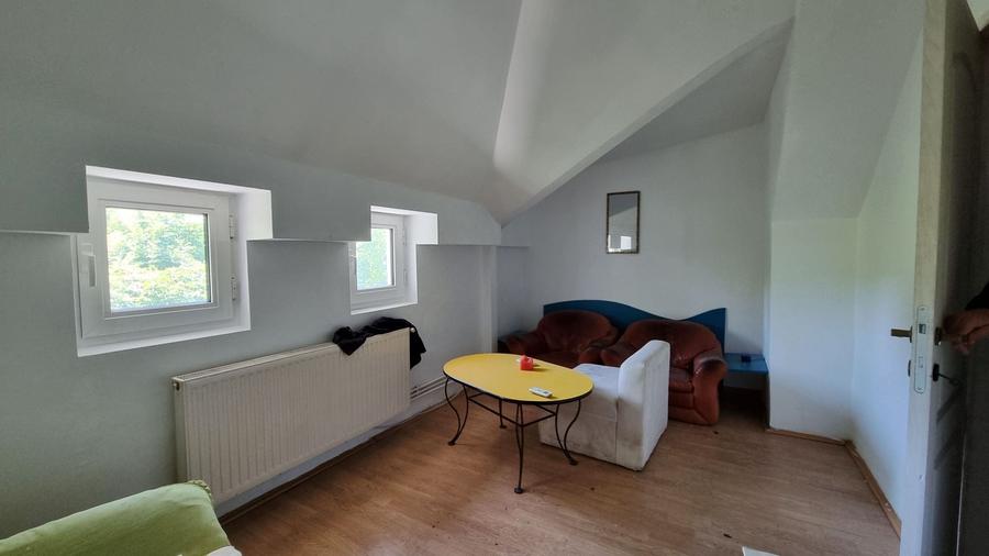 Apartament cu 5 camere în Armeneasca