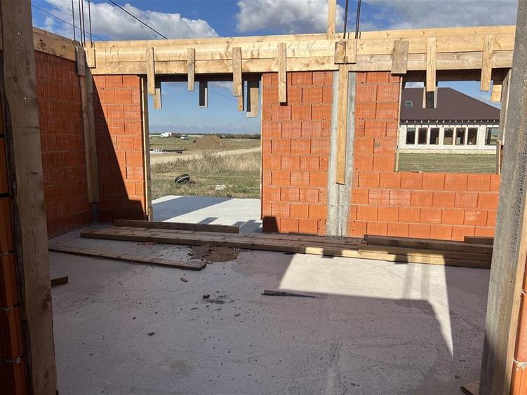 Casă individuală cu 5 camere cu Teren 230 Mp în Sântandrei