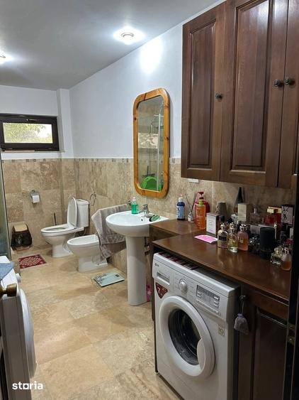 Casă cu 4 camere cu Teren 1700 Mp în Central