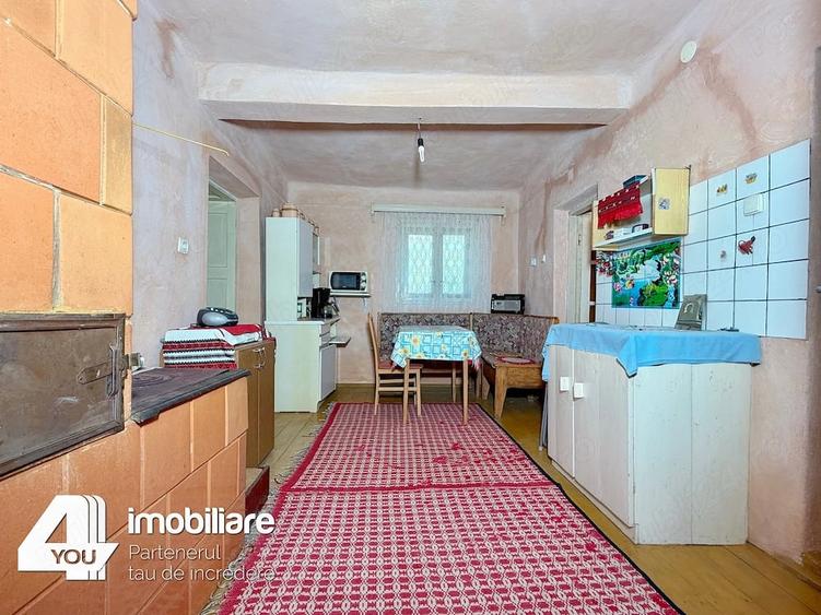 Casă cu 4 camere cu Teren 1459 Mp în Secusigiu