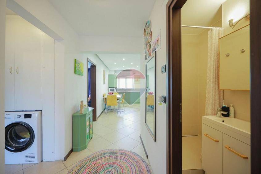 Apartament cu 4 camere decomandat în Rogerius