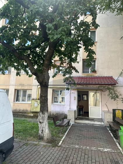 Apartament cu 2 camere semidecomandat în Mărăței