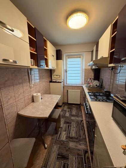 Apartament cu 3 camere semidecomandat în Alexandru cel Bun