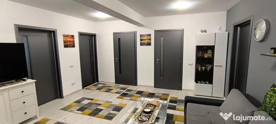 Apartament cu 3 camere decomandat în Florești