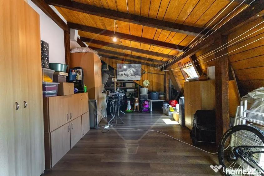 Apartament cu 3 camere nedecomandat în Schei