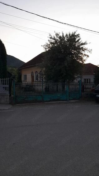 Casă cu 2 camere cu Teren 1567 Mp în Trestia