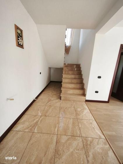 Casă cu 4 camere în Central