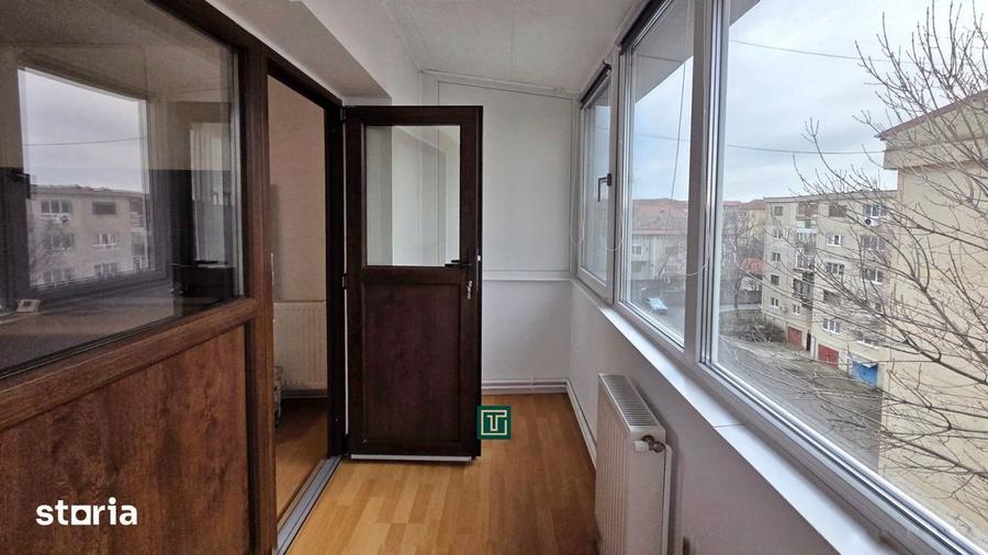 Apartament cu 3 camere decomandat, mobilat în Girocului