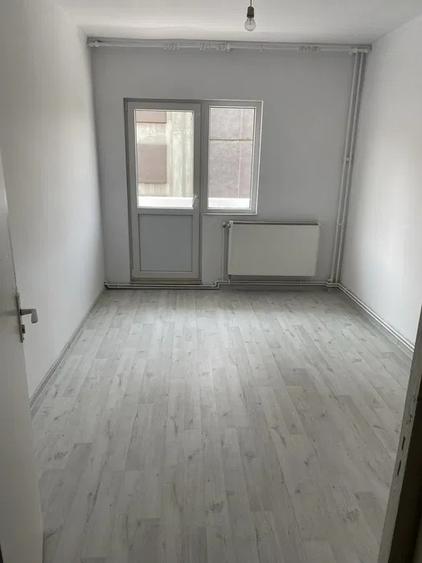 Apartament cu 3 camere decomandat, mobilat în Frumoasa