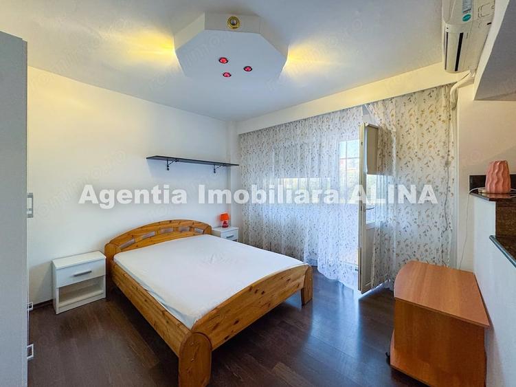 Garsonieră decomandată în Decebal