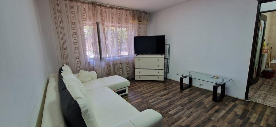 Apartament cu 2 camere semidecomandat, mobilat în Craiovița Nouă