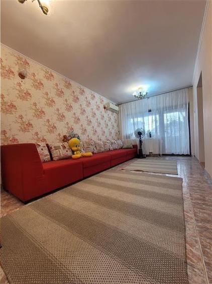 Casă individuală cu 6 camere cu Teren 119 Mp în Central