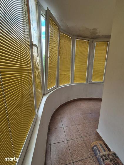 Apartament cu 3 camere decomandat, mobilat în Casa de Cultură