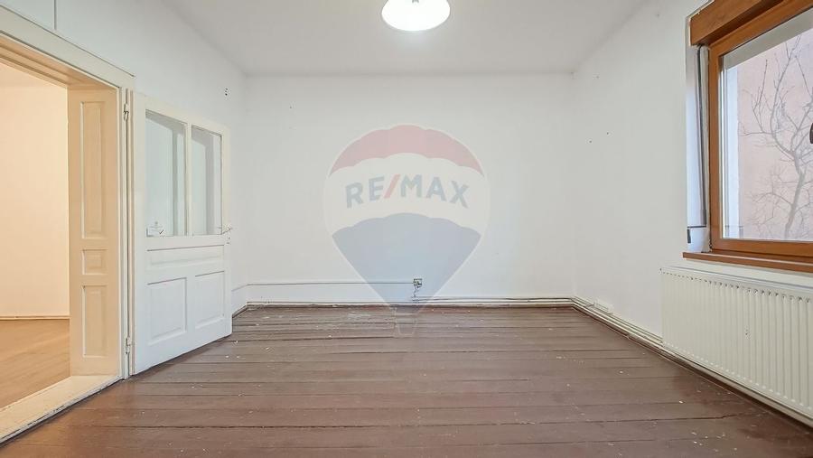 COMISION 0 Casa cu potential excelent, teren 446 mp, Strada Fanionului - 15