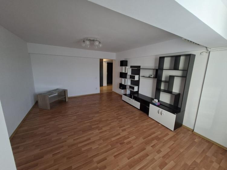 Vand apartament doua camere + garaj subteran(20000E)) - 4