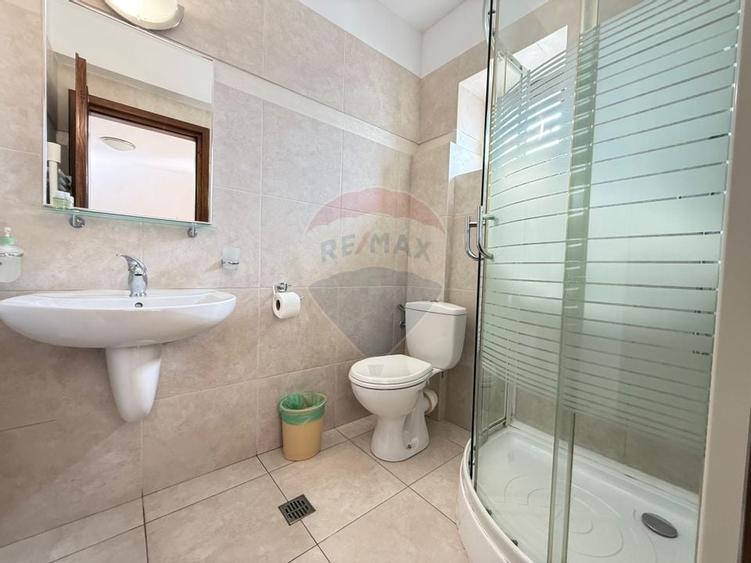 Pensiune cu 14 camere de vanzare Bucovina langa partia Pojorata Malini - 9