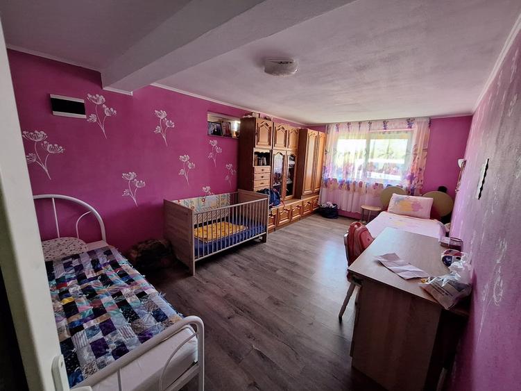 Casă cu 4 camere în Sărsig