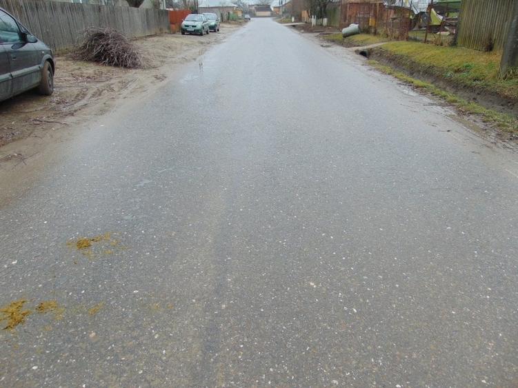 LA strada asfaltata teren intravilan canal apa gaze curent merita vazut - 1