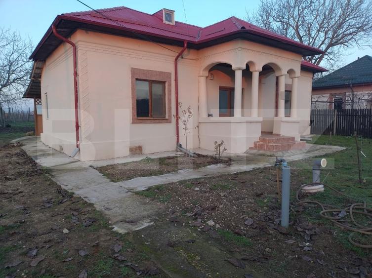 Casa renovata in Piscu Sadovei, 70 mp utili, 2200 mp curte - 1