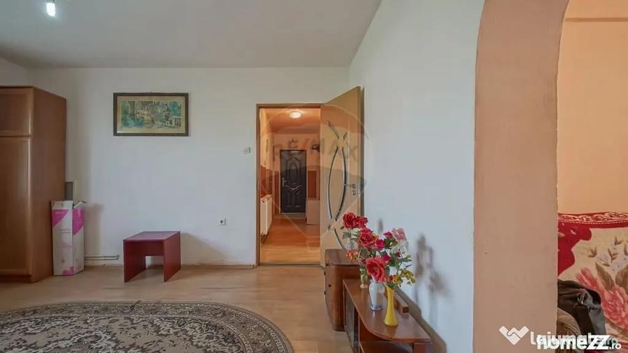 Apartament cu 4 camere semidecomandat în Stupini