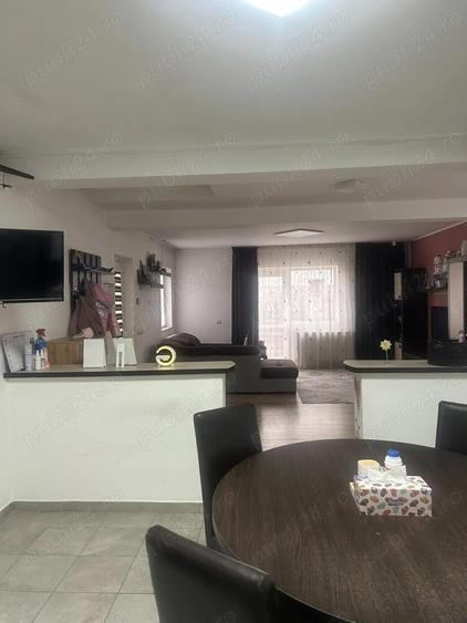 Vand casa la curte, spatioasa si luminoasa! - 6