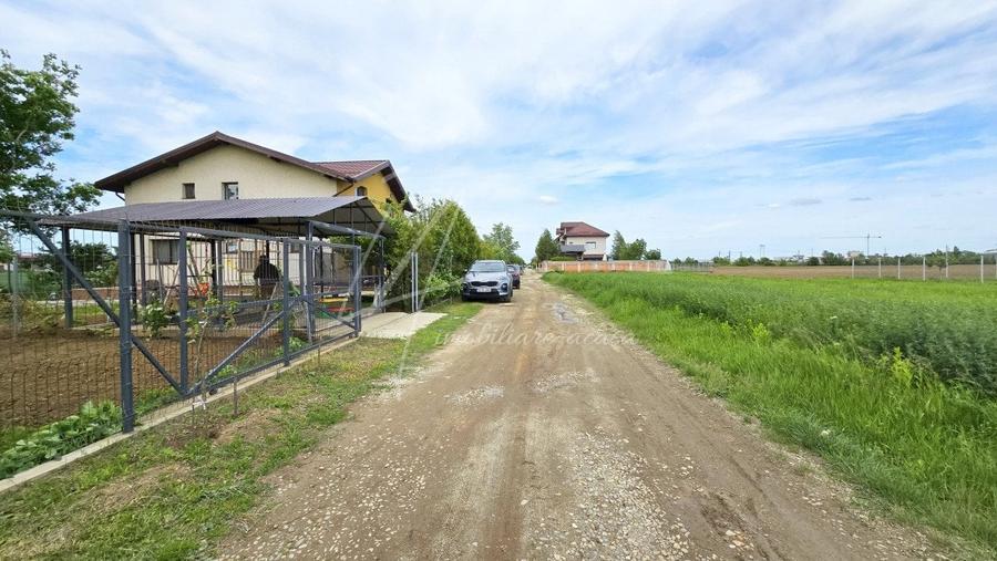 Teren intravilan in zona rezidentiala, la 1 km de A0 si A1 - 4