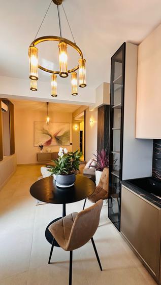 Apartament cu 3 camere decomandat în Exterior Vest