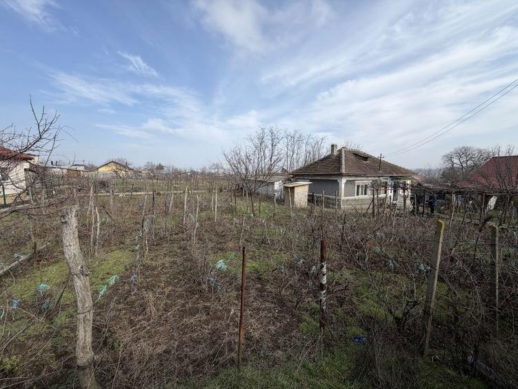 Casa de vanzare si teren 1609 m2 - 1