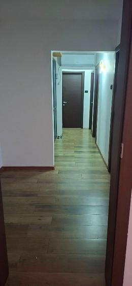 Apartament cu 3 camere decomandat în Casa de Cultură